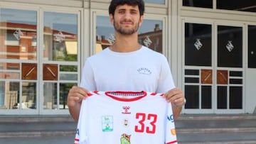Ferrán Castillo en la puerta del Palacio Olímpico del Granollers.