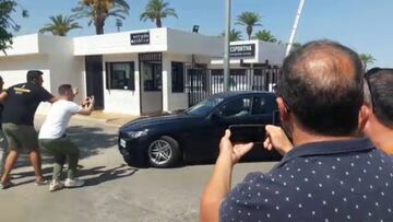 Así abandonó Rodrigo la ciudad deportiva del Valencia