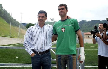 Mendilibar, despidiéndose de Gaizka hace 14 años cuando uno se iba al Athletic y el otro a la Real