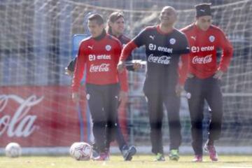 En marzo del 2013, en la antesala de las clasificatorias ante Perú y Uruguay el delantero declinó ser parte de La Roja a través de una carta.