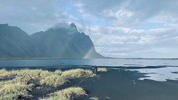 playa stokksnes mejor playa del mundo aurora boreal donde ver auroras boreales islandia noruega suecia clima nórdico montaña negra playa con montaña playa con aurora boreal lugares místicos mejores países para visitar