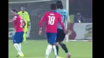 El recordado 'dedo de Jara' que provocó la furia de Cavani