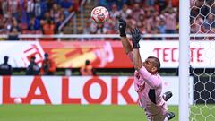 Efraín Álvarez falla penal y Chivas empata con Tigres