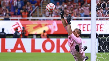 Efraín Álvarez falla penal y Chivas empata con Tigres