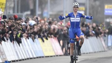 Terpstra vence en la Harelbeke con un Quick Step intratable