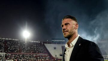 BUENOS AIRES, ARGENTINA - APRIL 09: Martin Demichelis coach of River Plate looks on prior a Liga Profesional 2023 match between Huracan and River Plate at Tomas Adolfo Duco Stadium on April 9, 2023 in Buenos Aires, Argentina. (Photo by Marcelo Endelli/Getty Images)