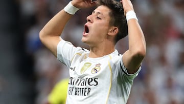 Soccer Football - LaLiga - Real Madrid v Villarreal - Santiago Bernabeu, Madrid, Spain - October 4, 2025 Real Madrid's Arda Guler reacts after a missed change REUTERS/Juan Medina