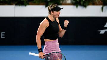 Adelaide (Australia), 06/01/2025.- Paula Badosa of Spain reacts during her match against Peyton Stearns of the USA during the Adelaide International at Memorial Drive Tennis Club in Adelaide, Australia, 06 January 2025. (Tenis, España, Adelaida) EFE/EPA/MATT TURNER AUSTRALIA AND NEW ZEALAND OUT