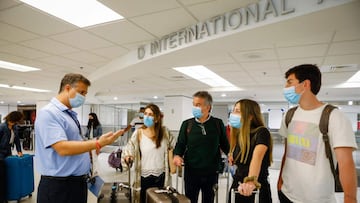 After a year of closed borders, many in the United States are looking to travel to European countries, but where are those vaccinated able to visit? 