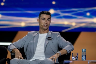 Cristiano Ronaldo anunció la adquisición de una participación del 25 por ciento en la Unión Deportiva Almería, equipo que milita en LaLiga Hypermotion.

Sobre la compra de este 25 por ciento, el propio Cristiano afirma: “He tenido siempre la ambición de contribuir al fútbol más allá del terreno de juego. La UD Almería es un club con bases sólidas y un claro potencial de crecimiento. Estoy verdaderamente ilusionado por trabajar junto al equipo directivo para apoyar la próxima fase de desarrollo del club”.
