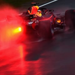 Red Bull manda en una jornada de frío y lluvia, con Alonso 7º