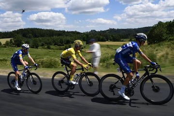 Julian Alaphilippe rodó de amarillo en el Día Nacional de Francia.