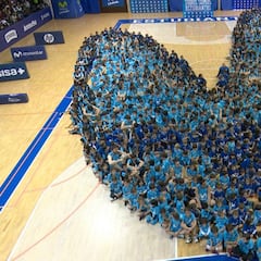 "Amor por el baloncesto": unas 2000 personas realizan la tradicional foto del Estudiantes