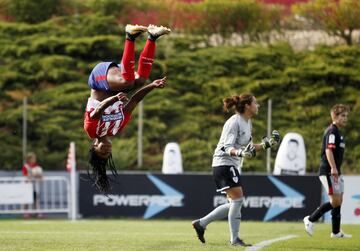 Ludmila celebra uno de sus dos goles. 