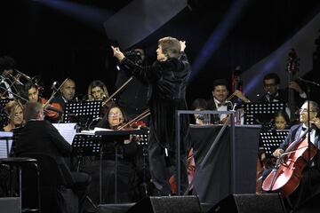 Raphael, Dino Gordillo y Yuri fueron los artistas que destacaron en la segunda noche del Festival de Viña del Mar 2019. 