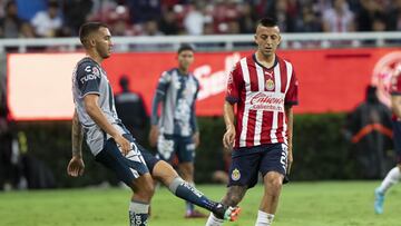  (L-R), Luis Chavez of Pachuca and Roberto Alvarado of Guadalajara during the game Guadalajara vs Pachuca, corresponding Round 06 the Torneo Apertura 2022 of the Liga BBVA MX at Akron Stadium, on July 30, 2022.

<br><br>

(I-D), Luis Chavez de Pachuca y Roberto Alvarado de Guadalajara durante el partido Guadalajara vs Tijuana, correspondiente a la Jornada 06 del Torneo Apertura 2022 de la Liga BBVA MX en el Estadio Akron, el 30 de julio de 2022.