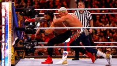 Roman Reigns y Cody Rhodes por el Campeonato Indiscutido de la WWE.