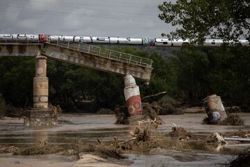 Puente colapsado debido a las inundaciones provocadas por la DANA en Aldea del Fresno, Madrid. 