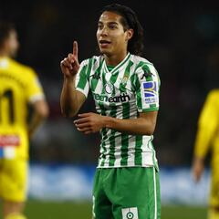Diego Lainez, con menos de 100 partidos jugados en Europa en cuatro años