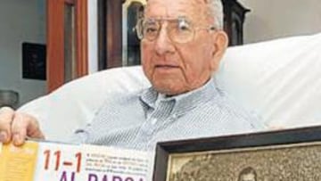 <b>ORGULLOSO. </b>Corona muestra una foto suya y un especial de AS.