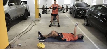 Entrenar en un garaje para jugar al f¨²tbol australiano