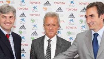 <b>CAMBIO DE MANOS. </b>Lozano deseó suerte a su sucesor en el cargo.