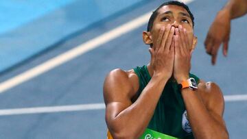 Wayde Van Niekerk, campeón olímpico de los 400 metros lisos, récord del mundo