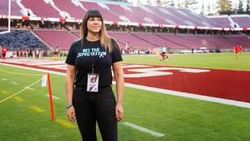 Brenda Tracy, en el estadio de la Universidad de Stanford.