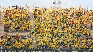 La afición del Cádiz CF, en un partido en el Nuevo Mirandilla.