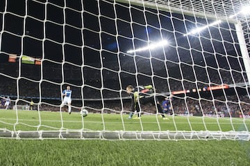 Gol 5-0 de Luis Suárez