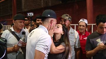 El cariñoso recibimiento a Suazo tras el partido ante Unión