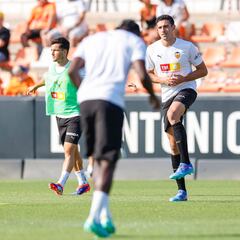 El Valencia trabaja a la espera de los internacionales