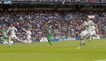 Benzema marca el gol 2-0.