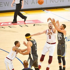 Noche de fantasía para Curry: doble récord histórico de triples