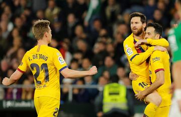 2-2. Sergio Busquets celebró el gol del empate con Leo Messi.