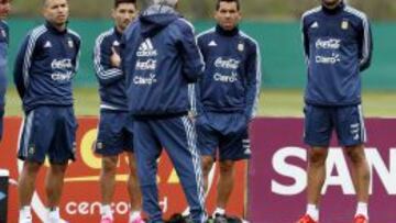 Agüero lucirá el 10 de Messi y Correa el 20 ante Ecuador