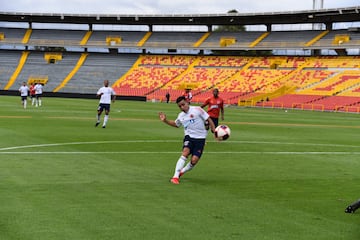 La Selección Colombia trabajó en el estadio El Campín en su tercer día de morfociclo convocado por Reinaldo Rueda. El DT dirigió la práctica de fútbol de los 26 jugadores que citó con el propósito de empezar a aplicar lo hecho los dos días anteriores.