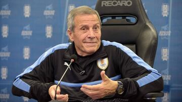 Tabárez habló en rueda de prensa sobre el estado de Luis Suárez.