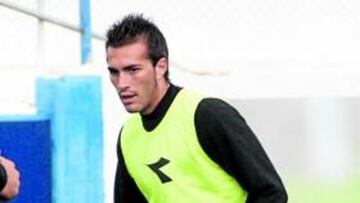 <b>EL PRIMERO DE LA LISTA. </b>Xavi Torres, un buen fichaje para el club blanquiazul.