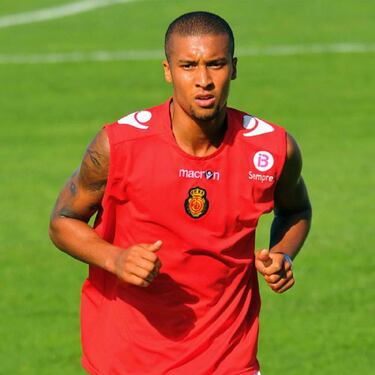 Zuiverloon: defender lured by Segunda B side Cultural Leonesa