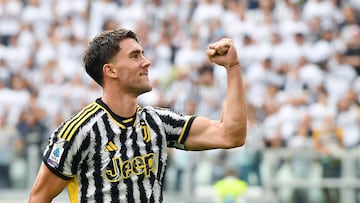 Turin (Italy), 16/09/2023.- Juventus' Dusan Vlahovic jubilates after scoring the 3-1 lead during the Italian Serie A soccer match Juventus FC vs SS Lazio at the Allianz Stadium in Turin, Italy, 16 September 2023. (Italia) EFE/EPA/ALESSANDRO DI MARCO
