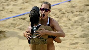 Elsa Baquerizo y Amaranta Fernández.