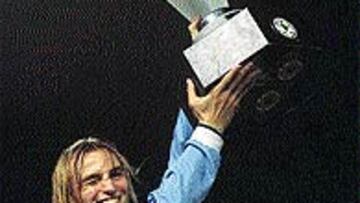 <b>LA SELECCIÓN ARGENTINA LE CONVIRTIÓ EN CAMPEÓN.</b>. Su palmarés internacional es asombroso para su edad: dos campeonatos del Mundo Sub-20, en 1997 y 2001, dos campeonatos de Suramérica Sub-20, en 1997 y 1999. Ahora, su reto es formar parte de la selección argentina absoluta.