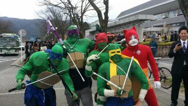 Una graduación universitaria con cosplays de juegos