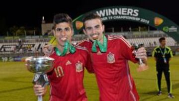Marco Asensio y Borja Mayoral tras conquistar el Europeo Sub-19.