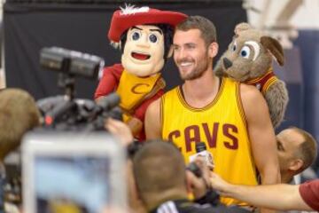 Kevin Love y sus nuevas mascotas.