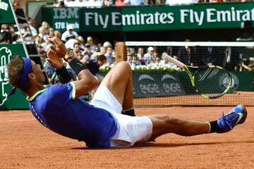 Rafa Nadal celebra la victoria que supuso su décimo título de Roland Garros. 