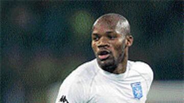 <b>SE ESCAPA</B>. El Liverpool se va a llevar a Boumsong.