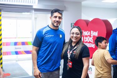 Plantel de Huachipato compartió con niños y funcionarios de la Teletón