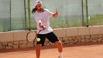 El tenista italiano Enrico Becuzzi, durante un partido.